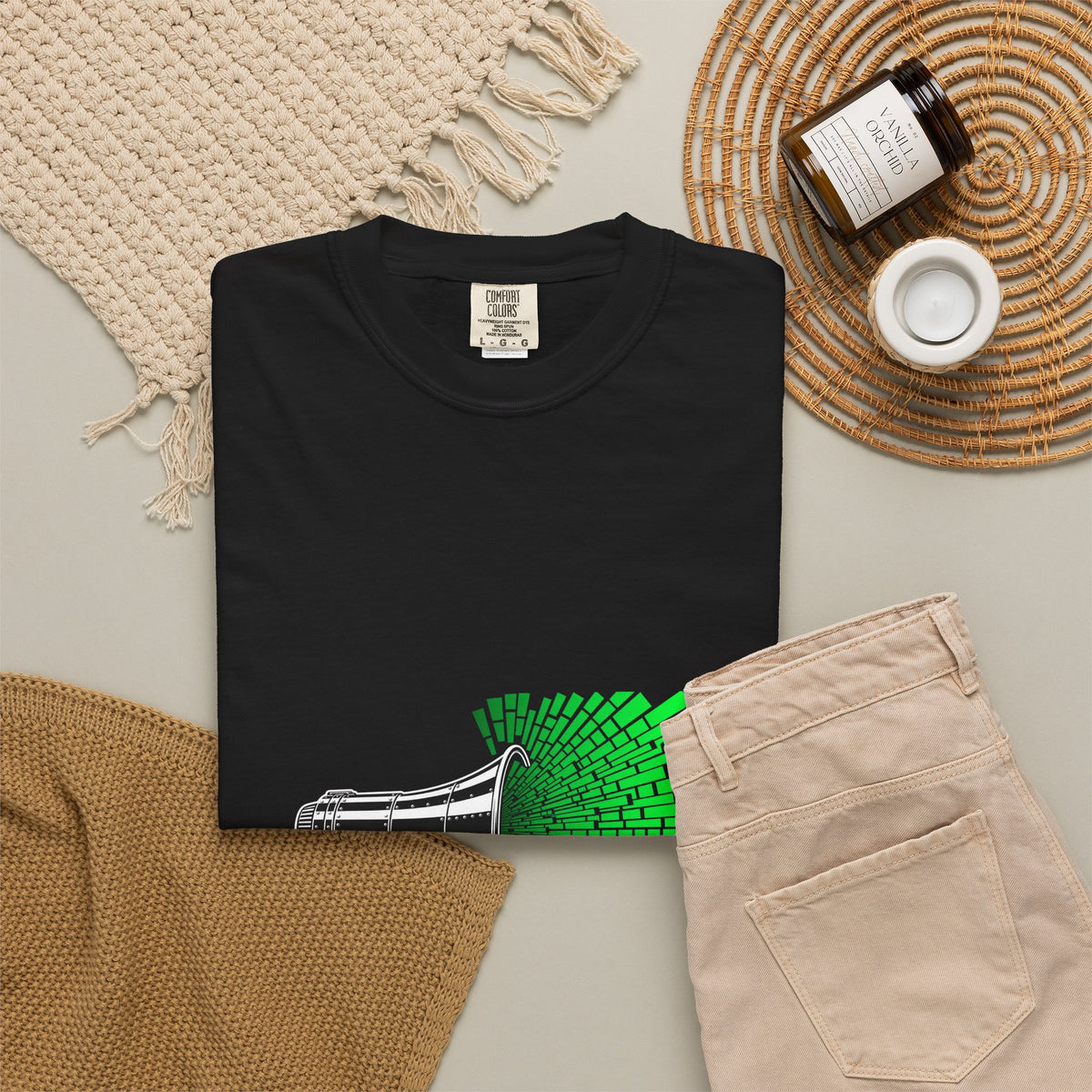 LOUD MONEY URBAN — Doesn't Whisper Graphic Tee (Onyx)